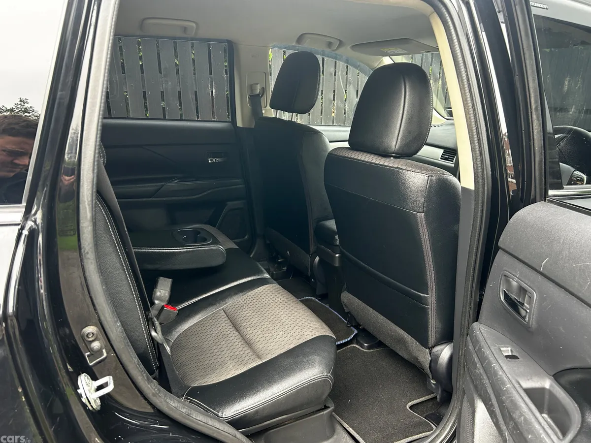 Mitsubishi Outlander SUV, Petrol Plug-in Hybrid, 2016, Black