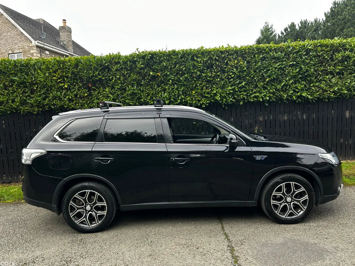 Mitsubishi Outlander SUV, Petrol Plug-in Hybrid, 2016, Black