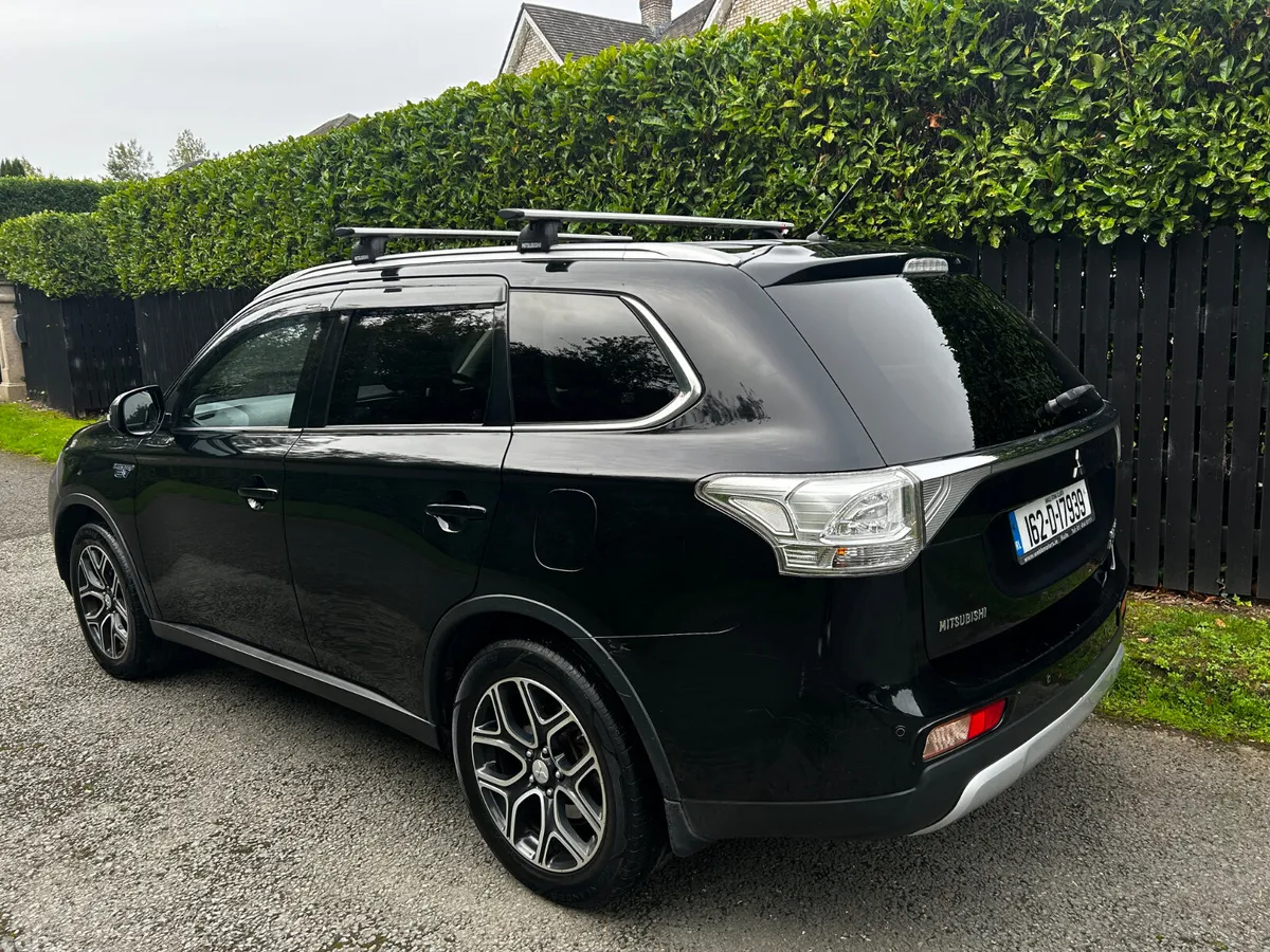 Mitsubishi Outlander SUV, Petrol Plug-in Hybrid, 2016, Black