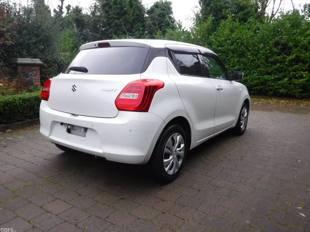 Suzuki Swift Hatchback, Petrol, 2021, White