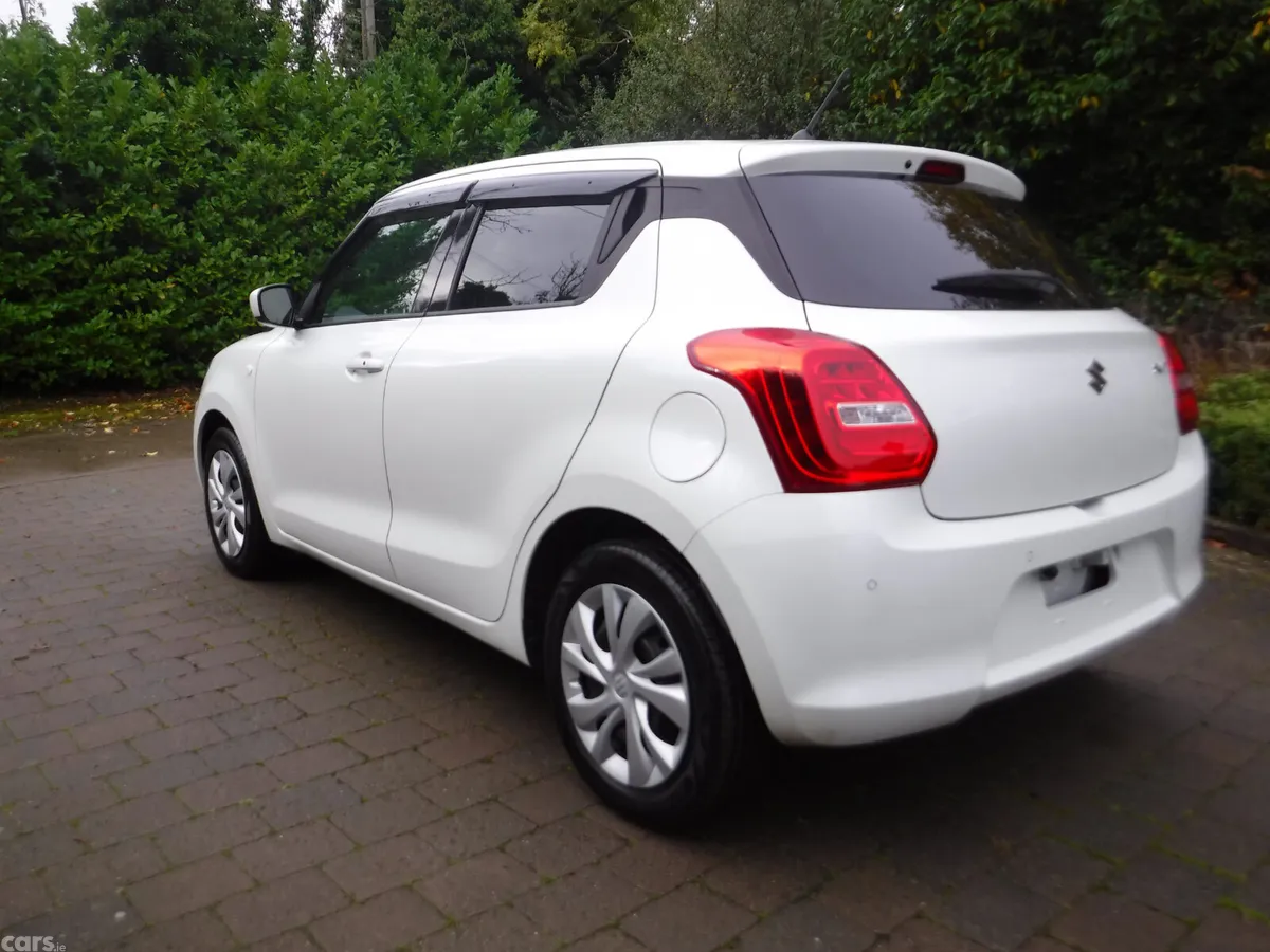Suzuki Swift Hatchback, Petrol, 2021, White
