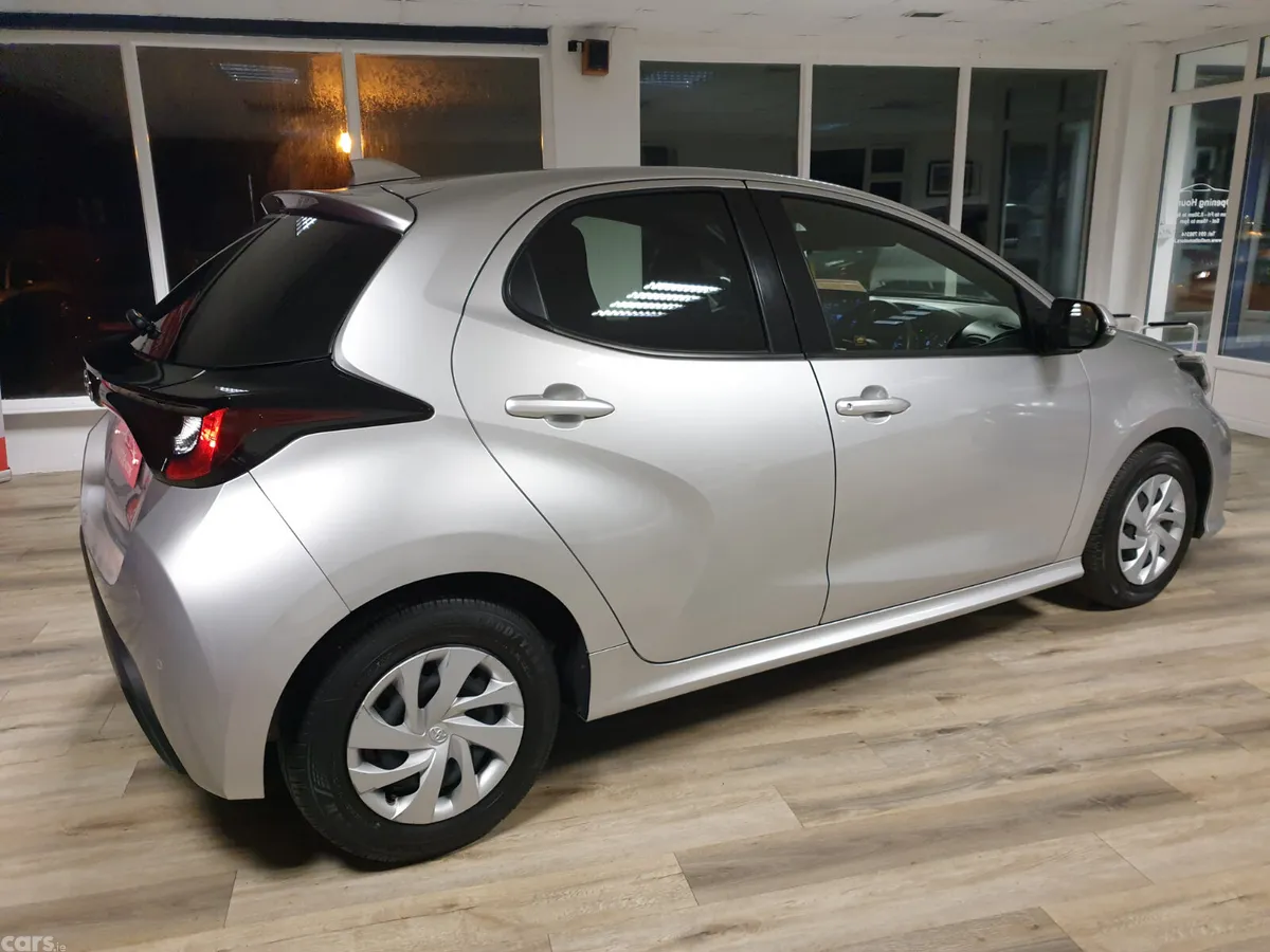 Toyota Yaris Hatchback, Petrol Hybrid, 2021, Silver