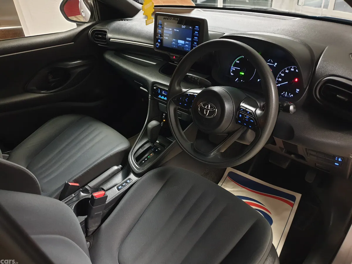 Toyota Yaris Hatchback, Petrol Hybrid, 2021, Silver