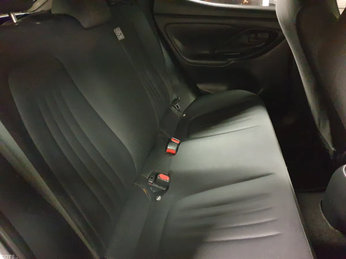 Toyota Yaris Hatchback, Petrol Hybrid, 2021, Silver
