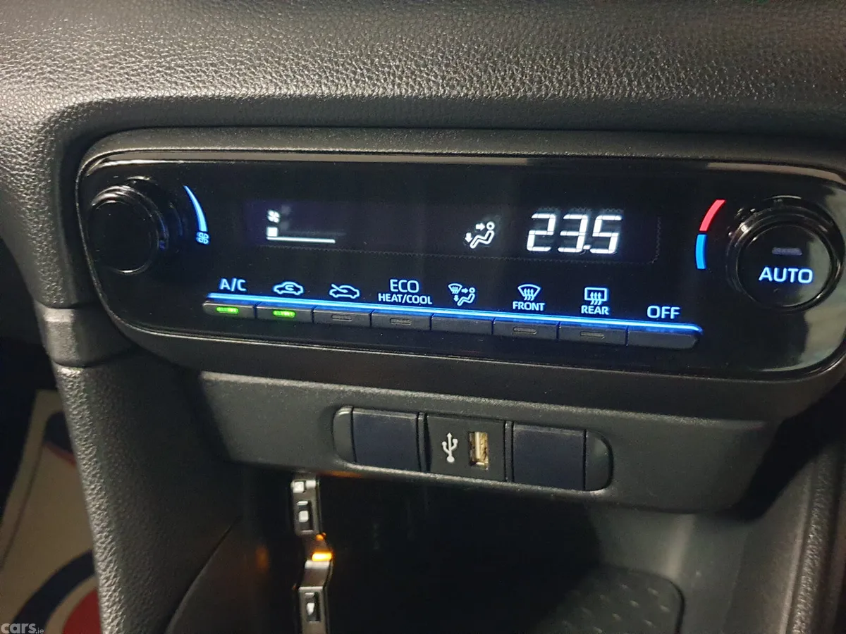 Toyota Yaris Hatchback, Petrol Hybrid, 2021, Silver