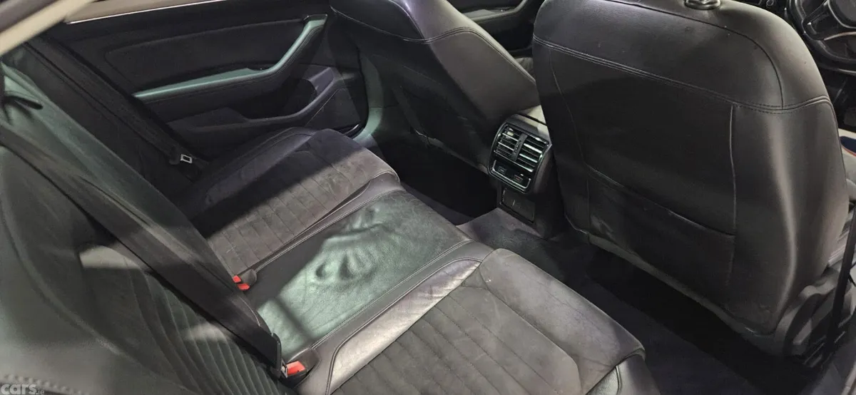 Volkswagen Passat Saloon, Diesel, 2017, White