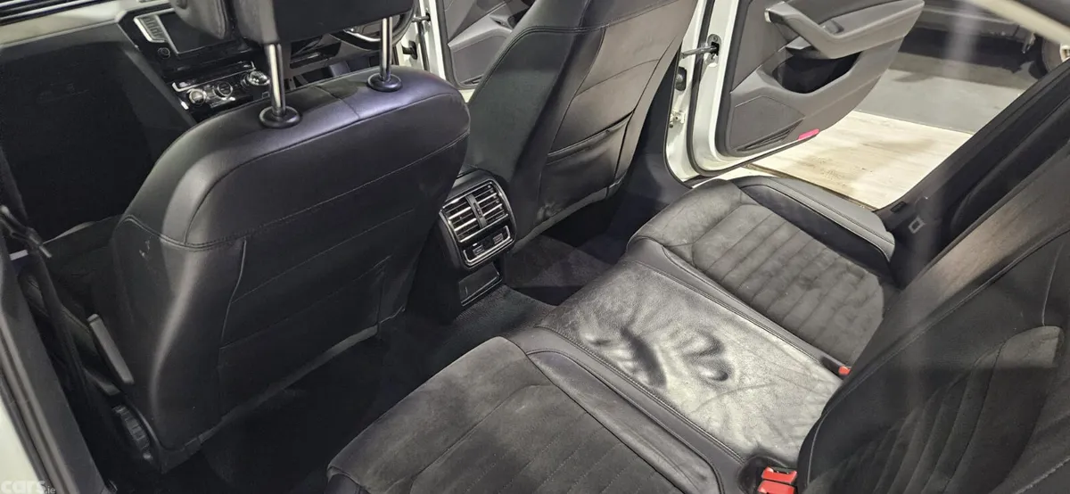 Volkswagen Passat Saloon, Diesel, 2017, White