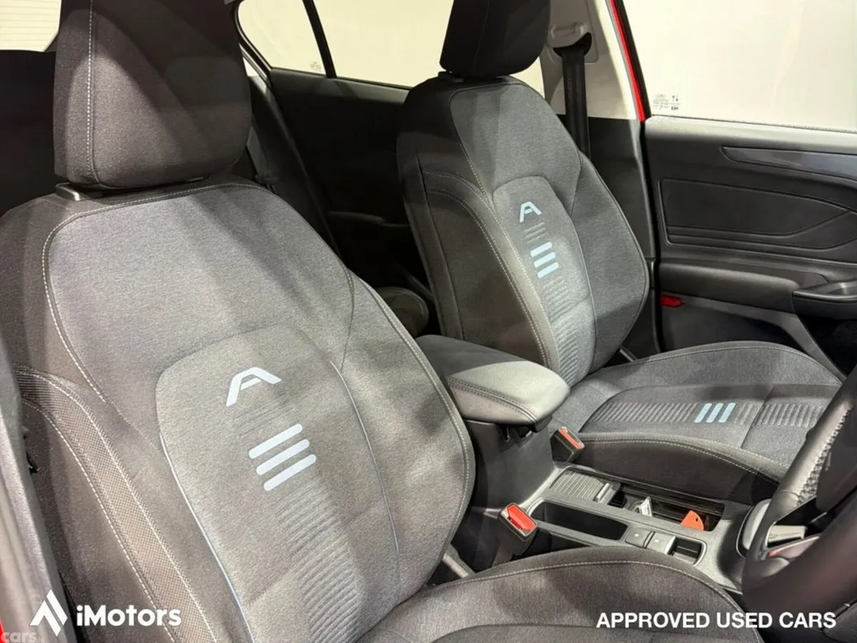 Ford Focus Hatchback, Petrol, 2024, Red