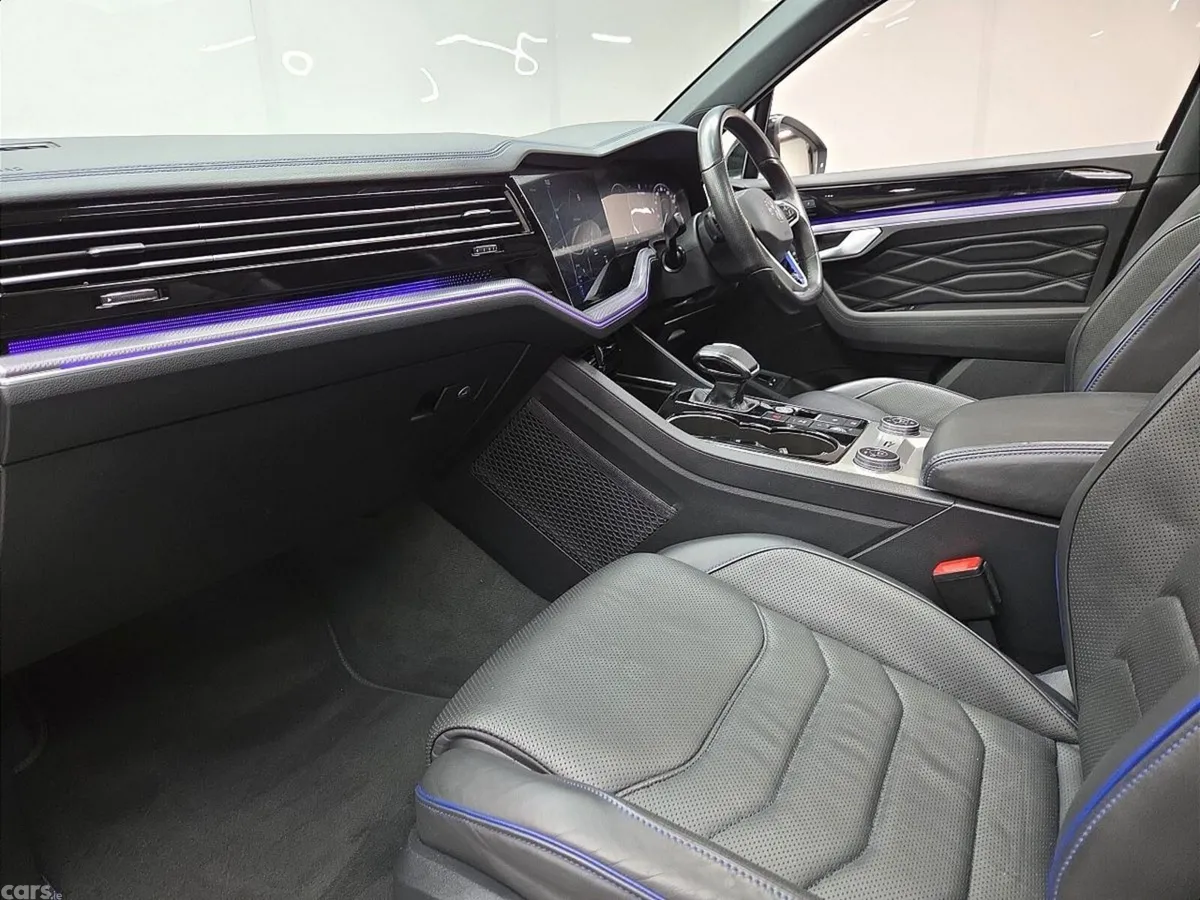Volkswagen Touareg SUV, Petrol Plug-in Hybrid, 2023, Grey