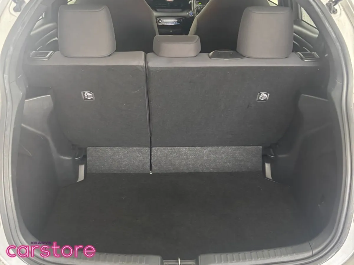 Toyota Yaris Hatchback, Petrol Hybrid, 2021, Silver