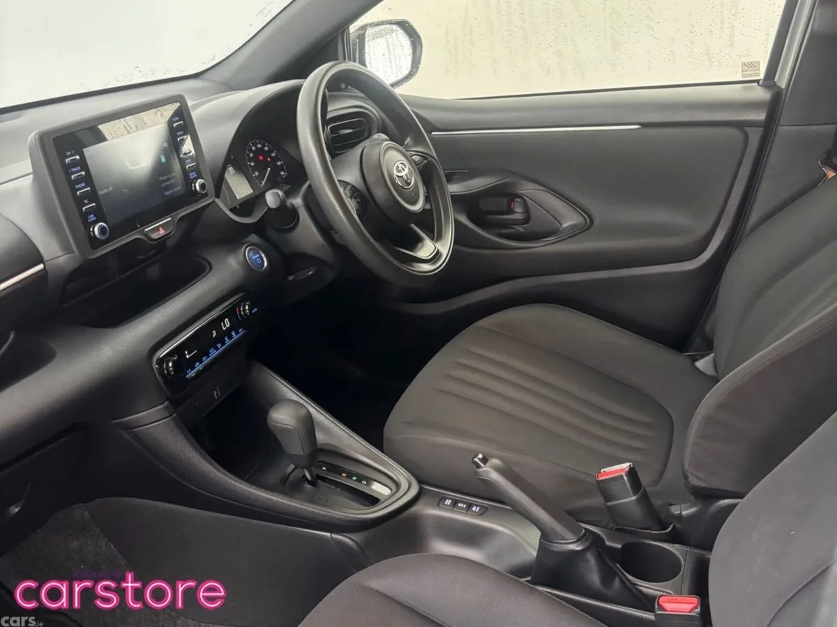 Toyota Yaris Hatchback, Petrol Hybrid, 2021, Silver