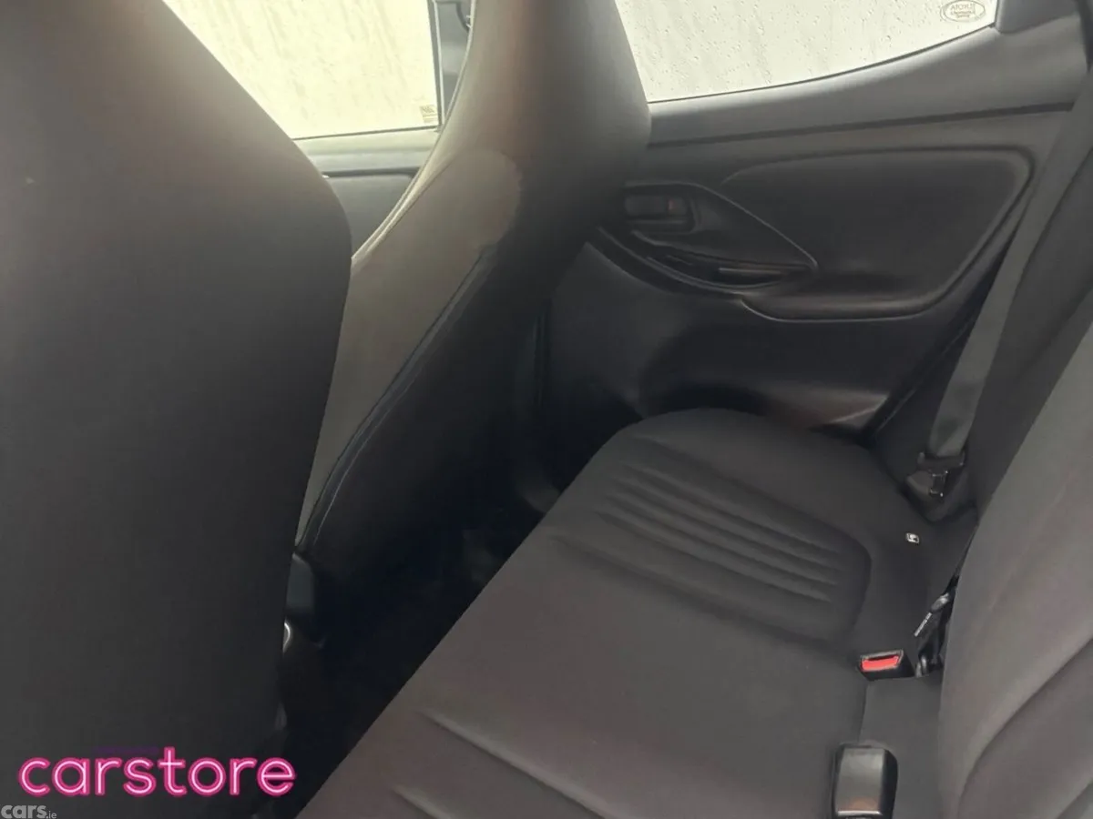 Toyota Yaris Hatchback, Petrol Hybrid, 2021, Silver