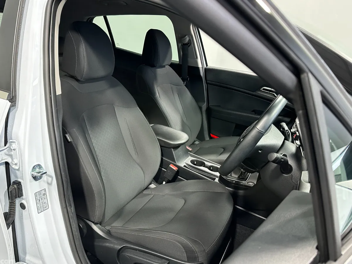Kia Sportage SUV, Diesel Hybrid, 2026, White
