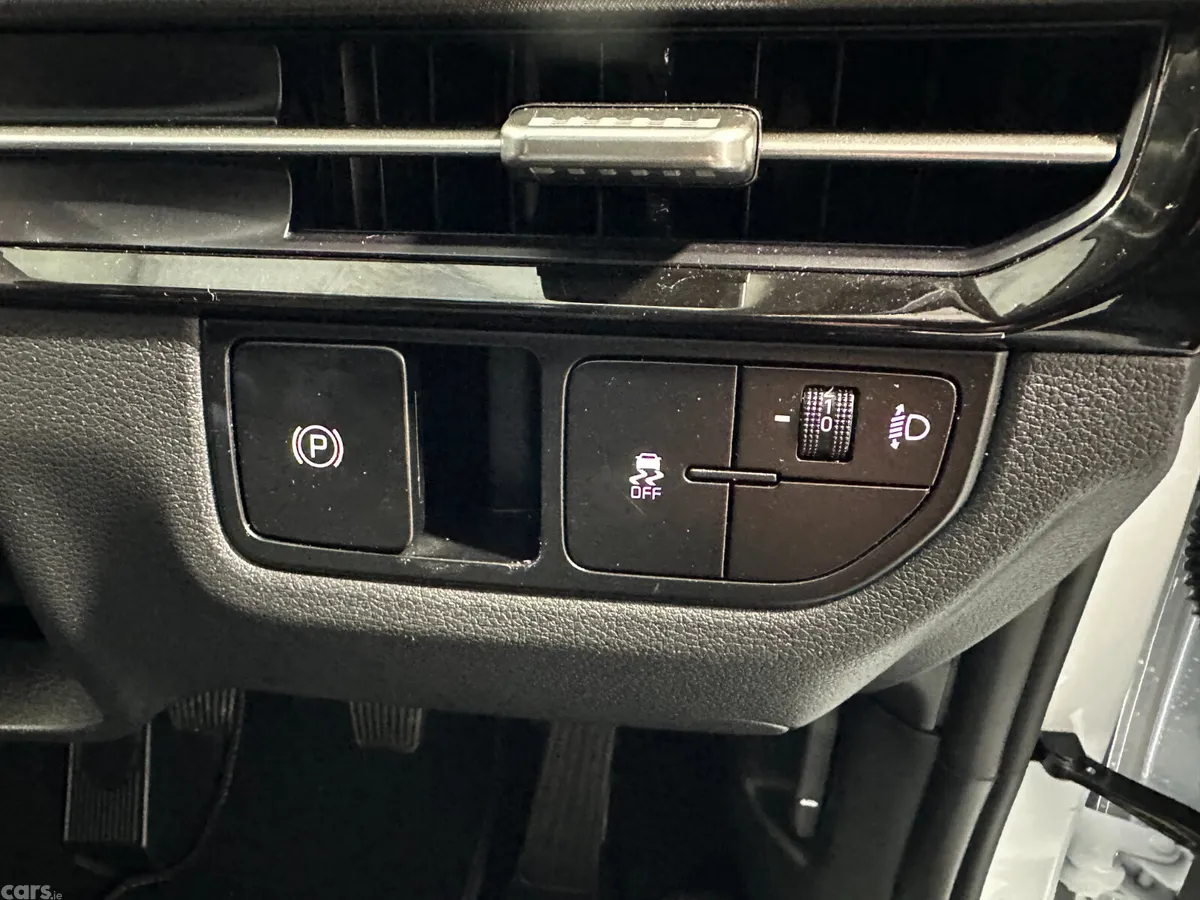Kia Sportage SUV, Diesel Hybrid, 2026, White