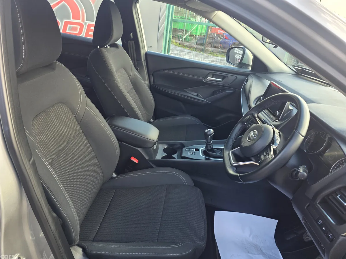 Nissan Qashqai MPV, Petrol, 2022, Grey