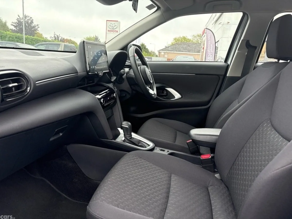 Toyota Yaris Cross Hatchback, Petrol Hybrid, 2026, Grey