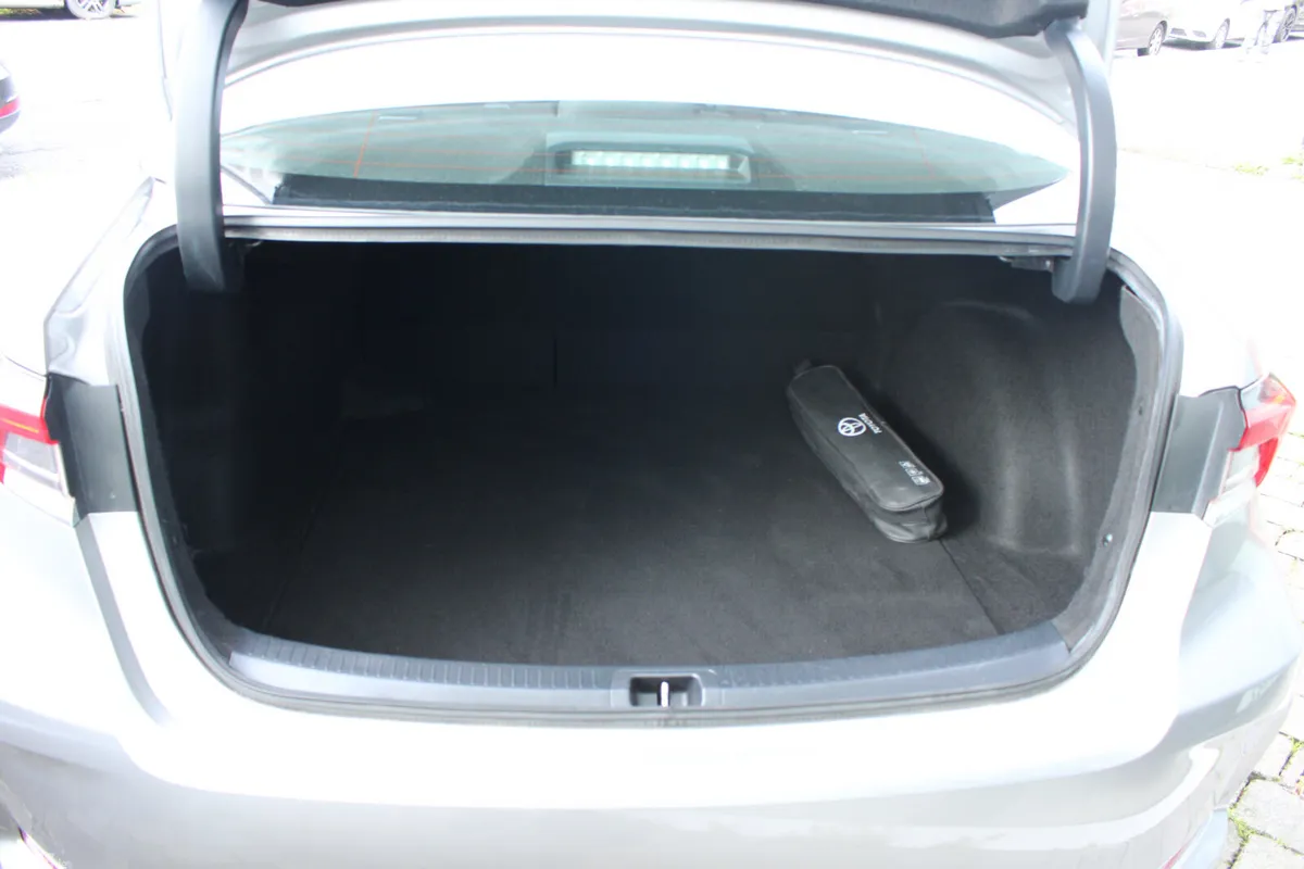 Toyota Corolla Saloon, Petrol Hybrid, 2019, Grey