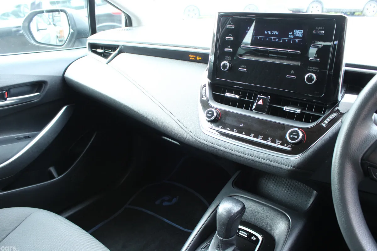 Toyota Corolla Saloon, Petrol Hybrid, 2019, Grey