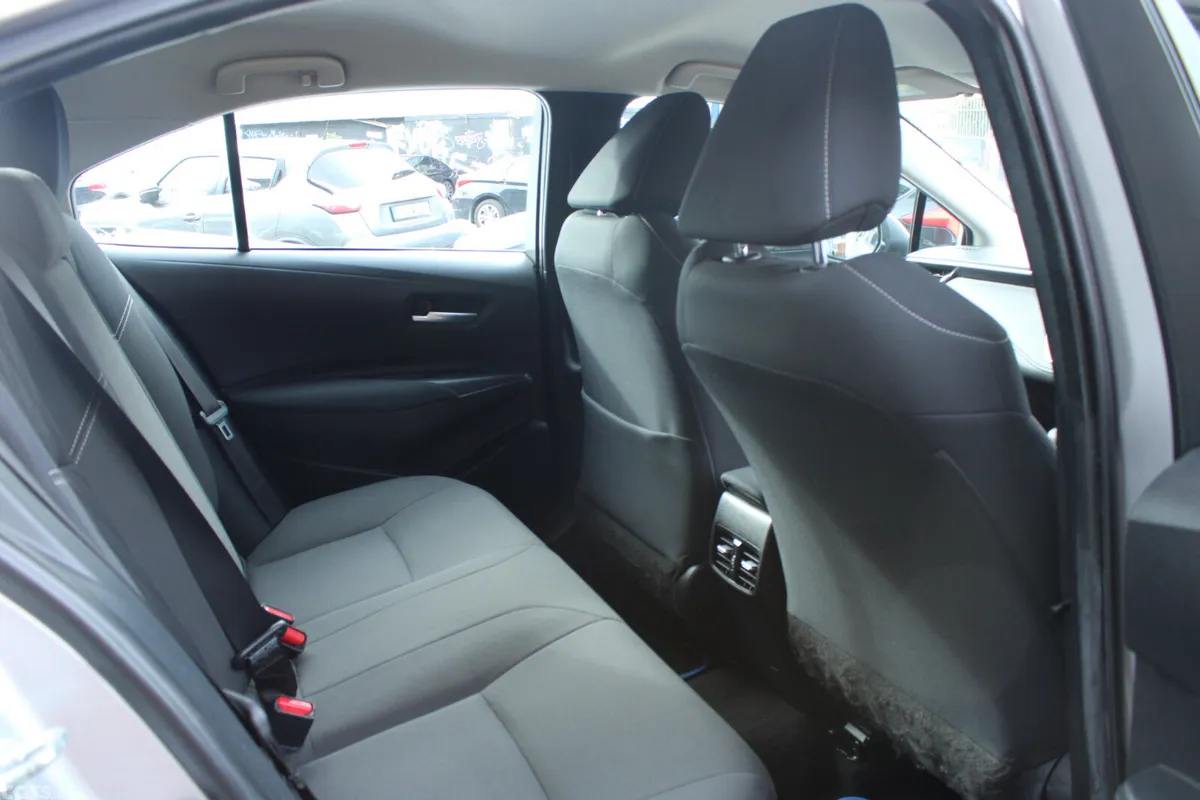 Toyota Corolla Saloon, Petrol Hybrid, 2019, Grey