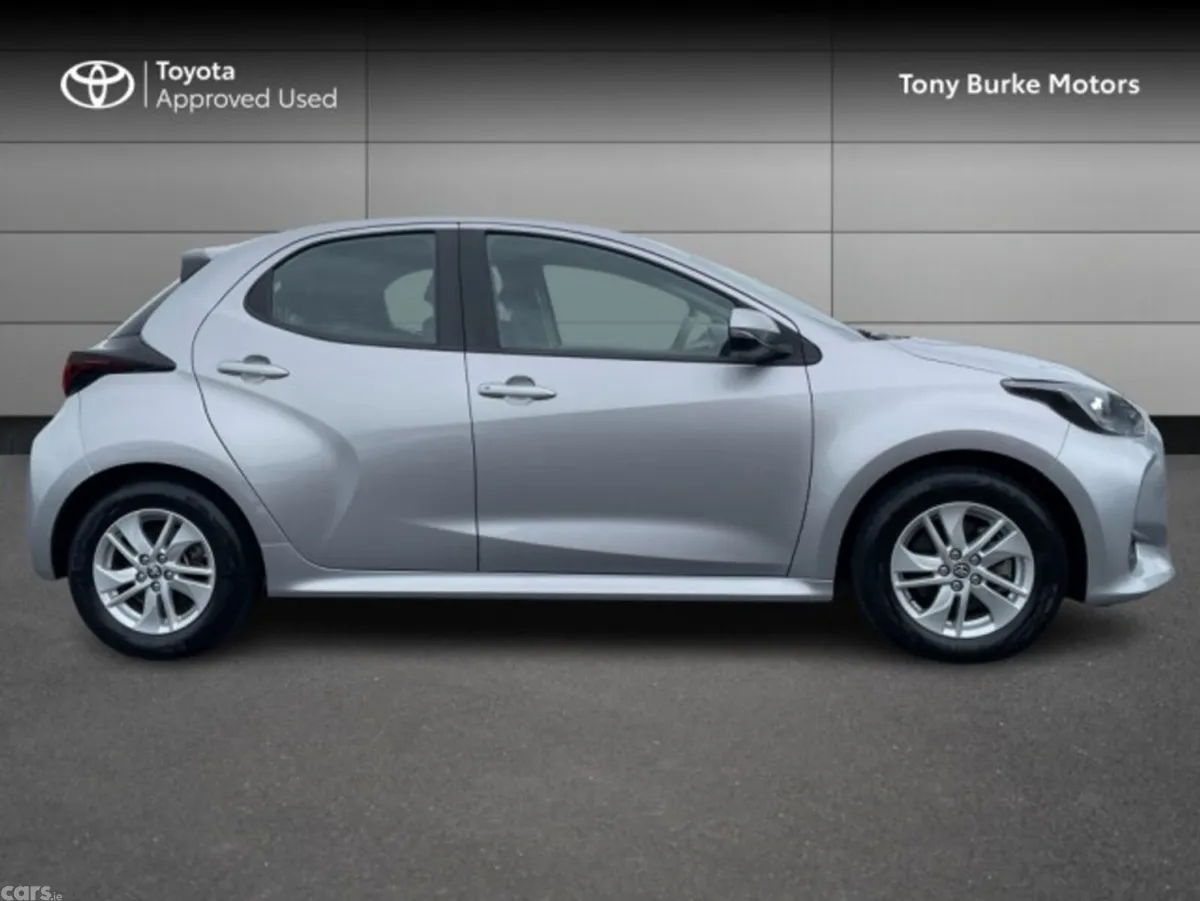 Toyota Yaris Hatchback, Petrol Hybrid, 2023, Silver