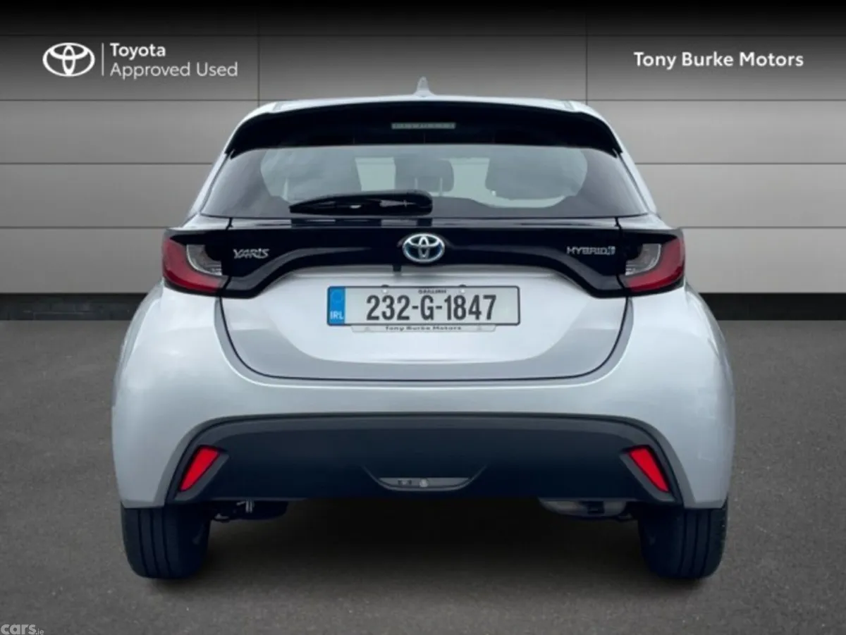 Toyota Yaris Hatchback, Petrol Hybrid, 2023, Silver