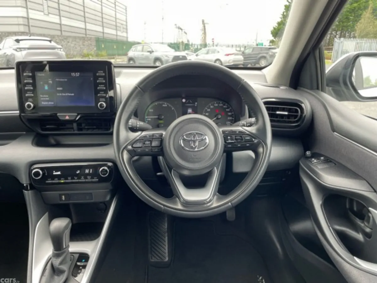 Toyota Yaris Hatchback, Petrol Hybrid, 2023, Silver