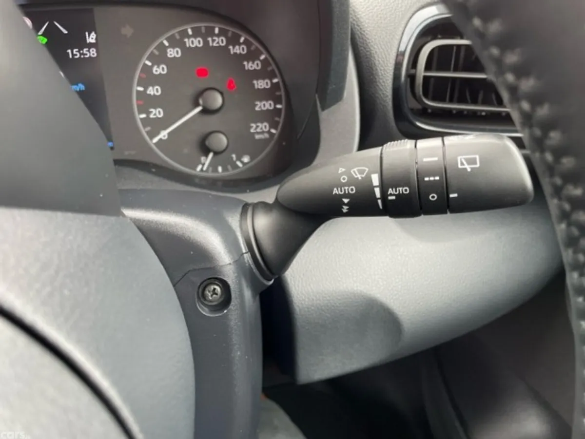Toyota Yaris Hatchback, Petrol Hybrid, 2023, Silver