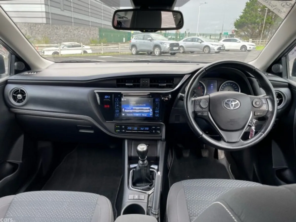 Toyota Corolla Saloon, Petrol, 2018, Grey