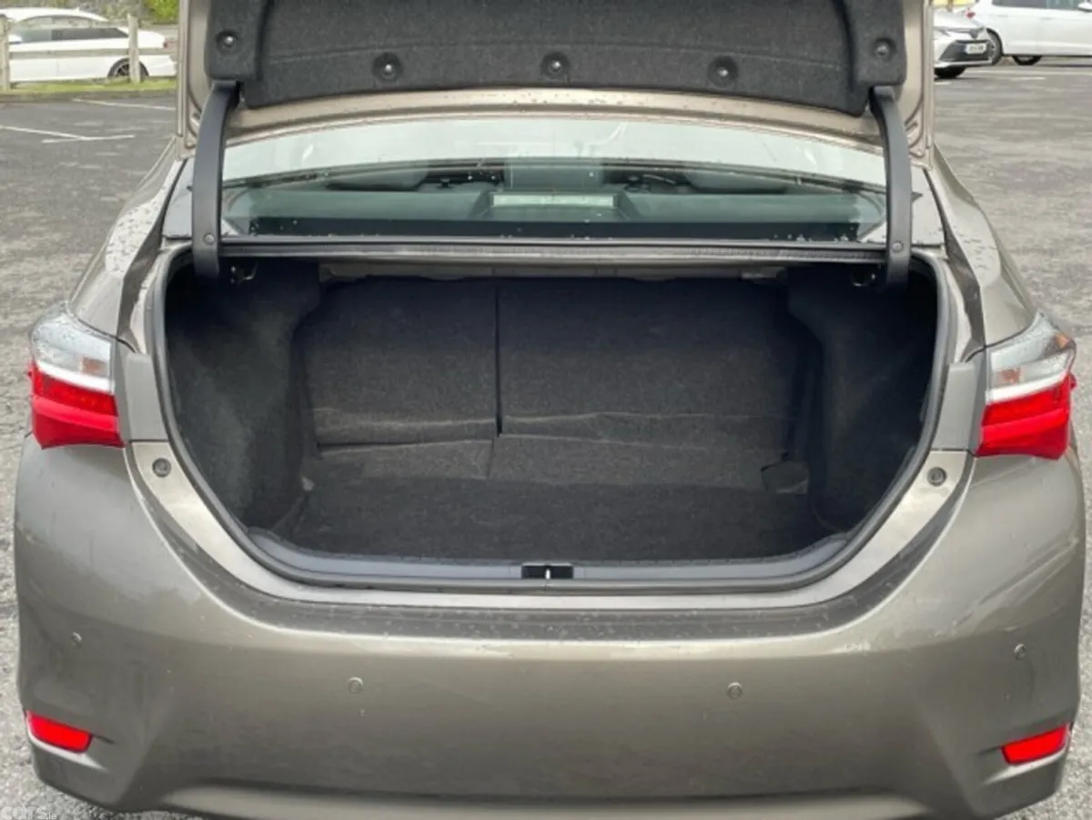 Toyota Corolla Saloon, Petrol, 2018, Grey