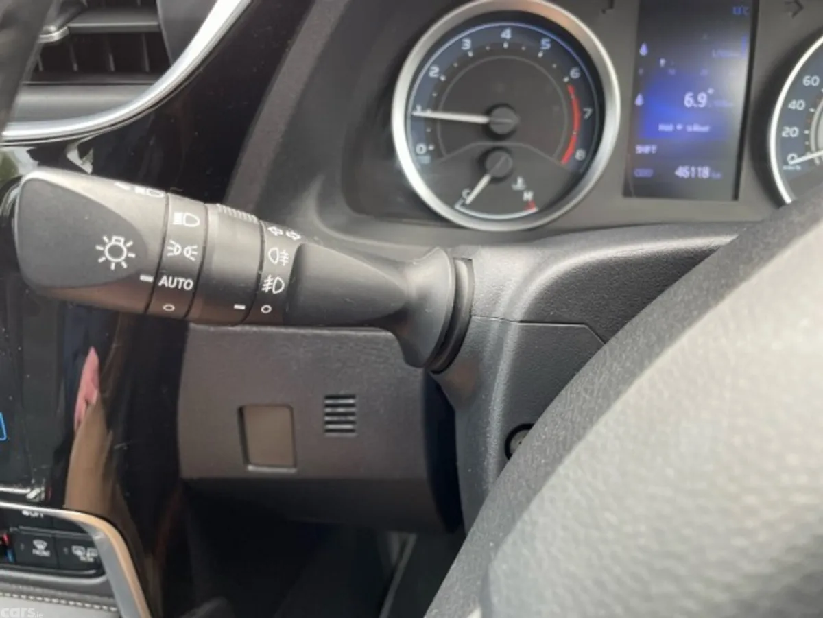 Toyota Corolla Saloon, Petrol, 2018, Grey