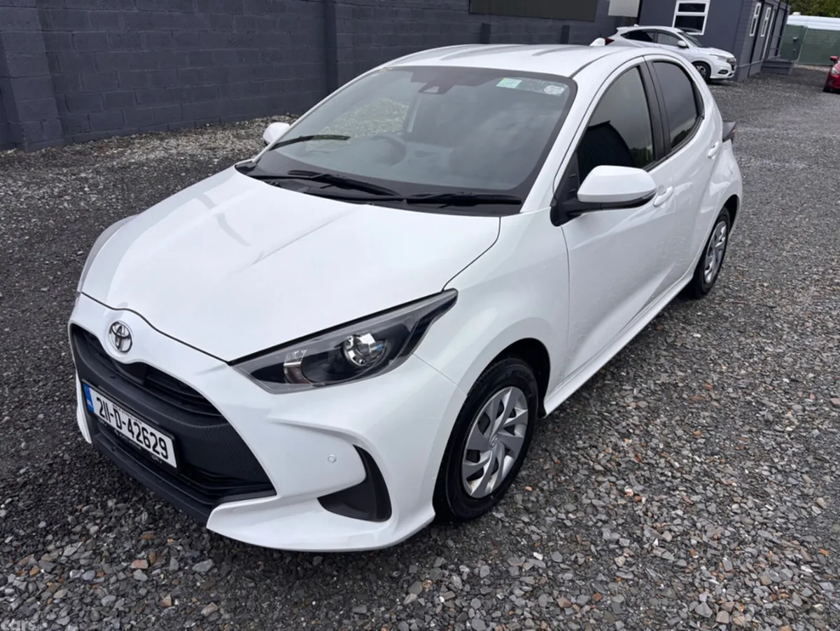 Toyota Yaris Hatchback, Petrol, 2021, White