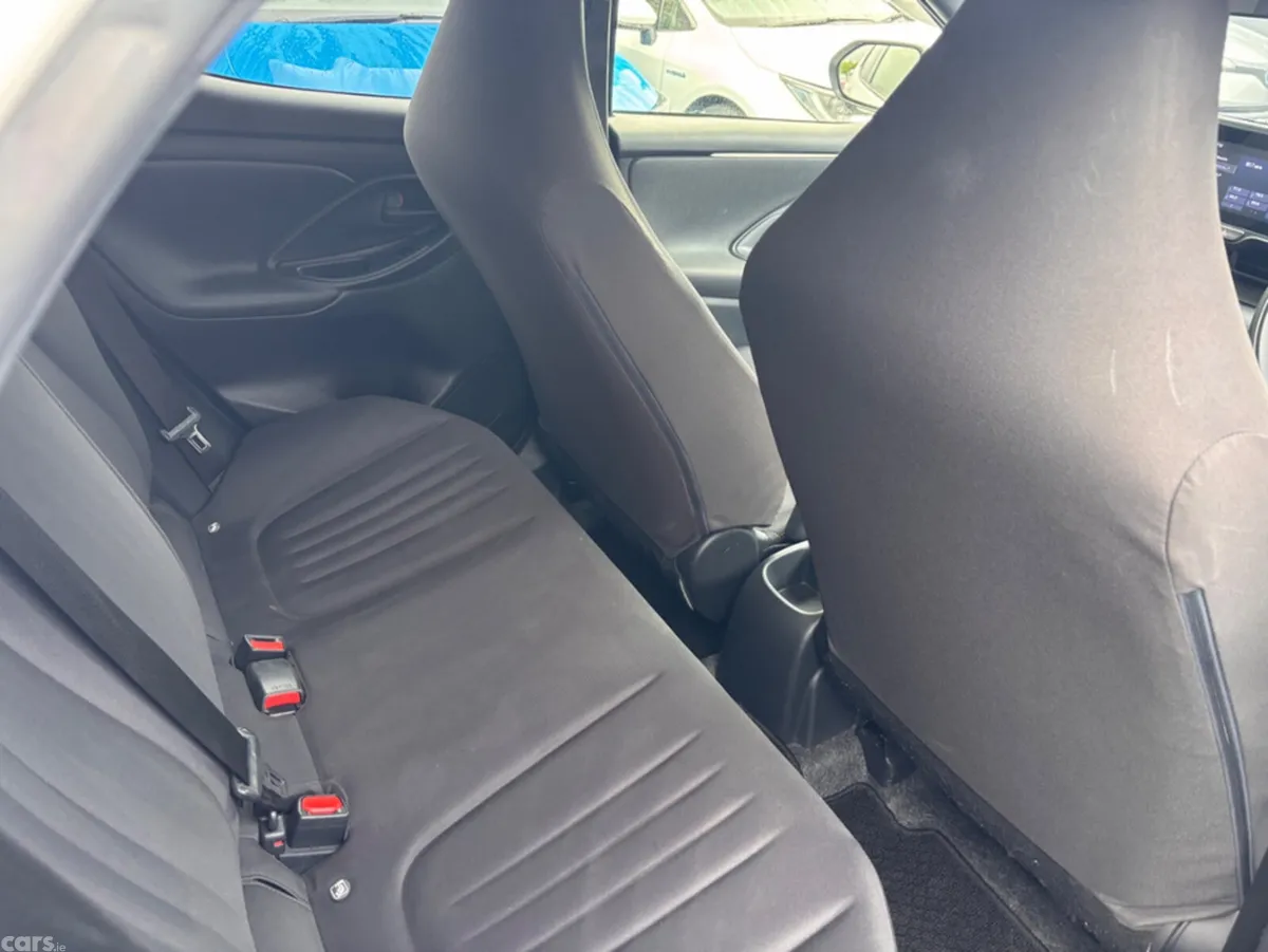 Toyota Yaris Hatchback, Petrol, 2021, White