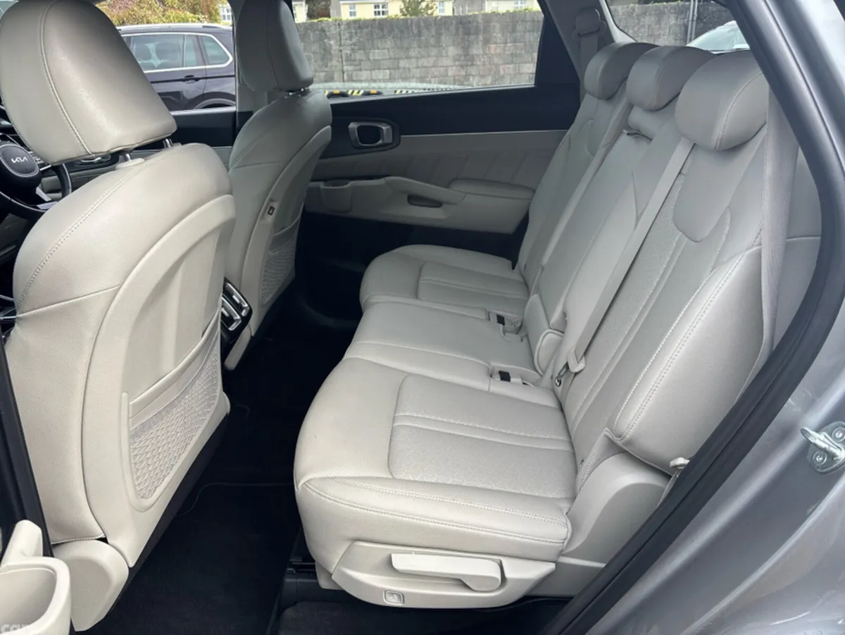 Kia Sorento MPV, Diesel, 2023, Grey