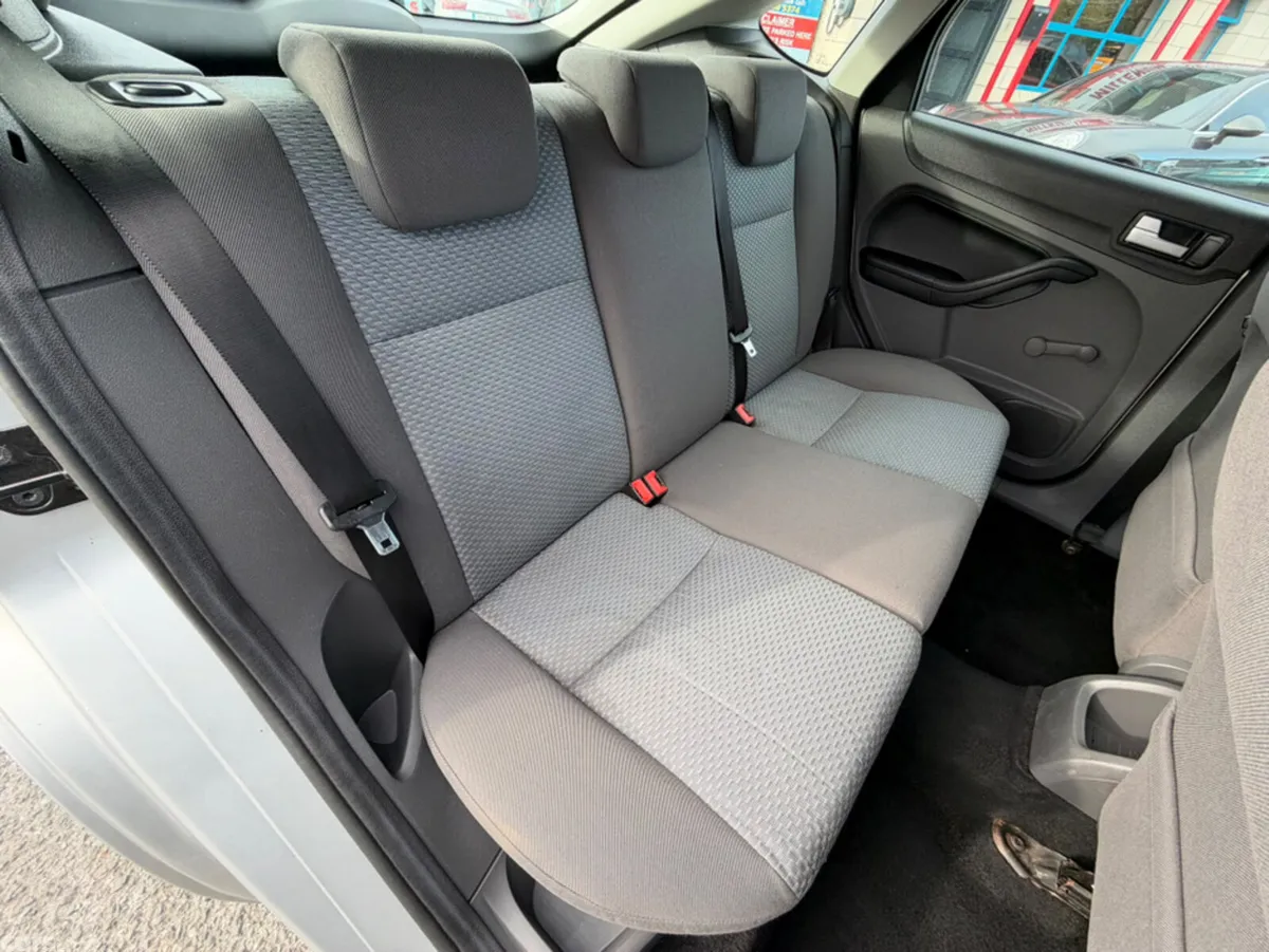 Ford Focus Hatchback, Petrol, 2008, Silver