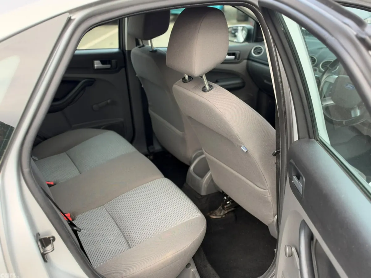 Ford Focus Hatchback, Petrol, 2008, Silver