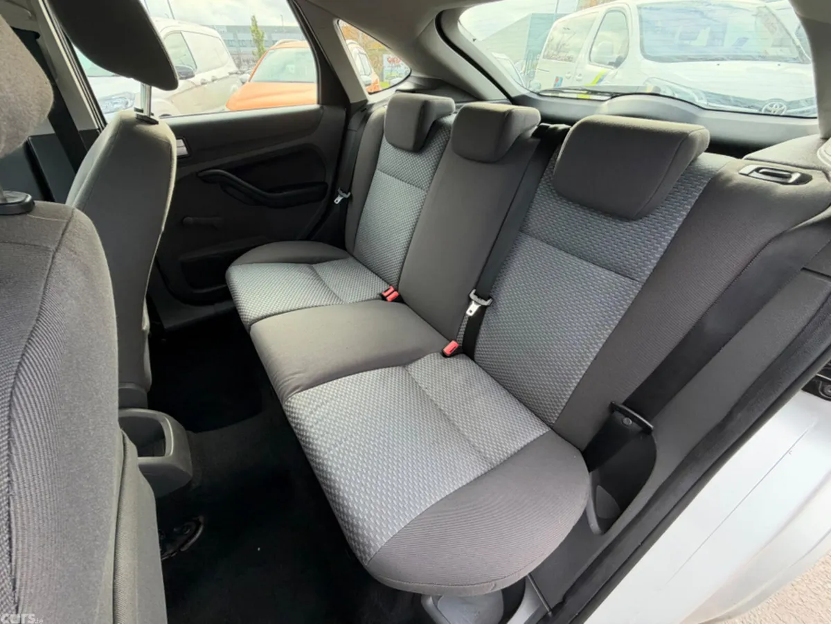 Ford Focus Hatchback, Petrol, 2008, Silver