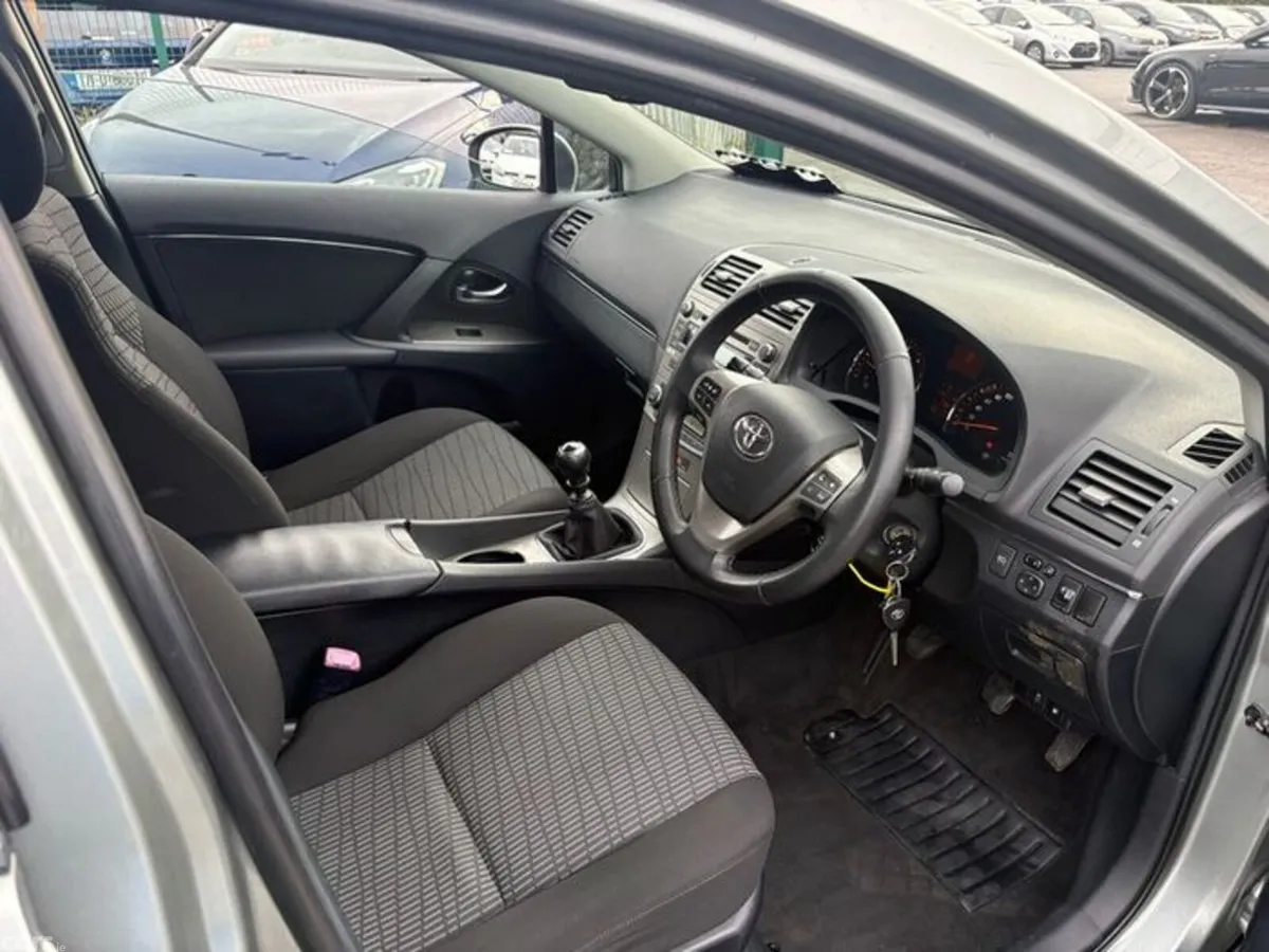 Toyota Avensis Saloon, Diesel, 2011, Grey