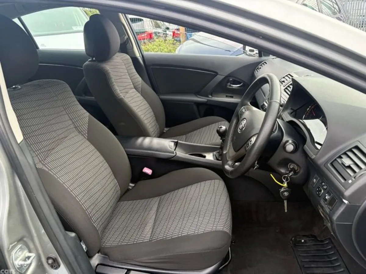 Toyota Avensis Saloon, Diesel, 2011, Grey