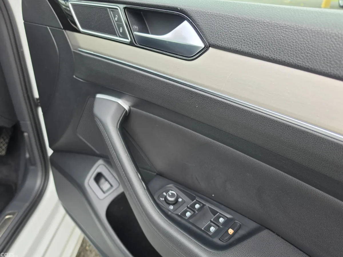 Volkswagen Passat Saloon, Diesel, 2016, White