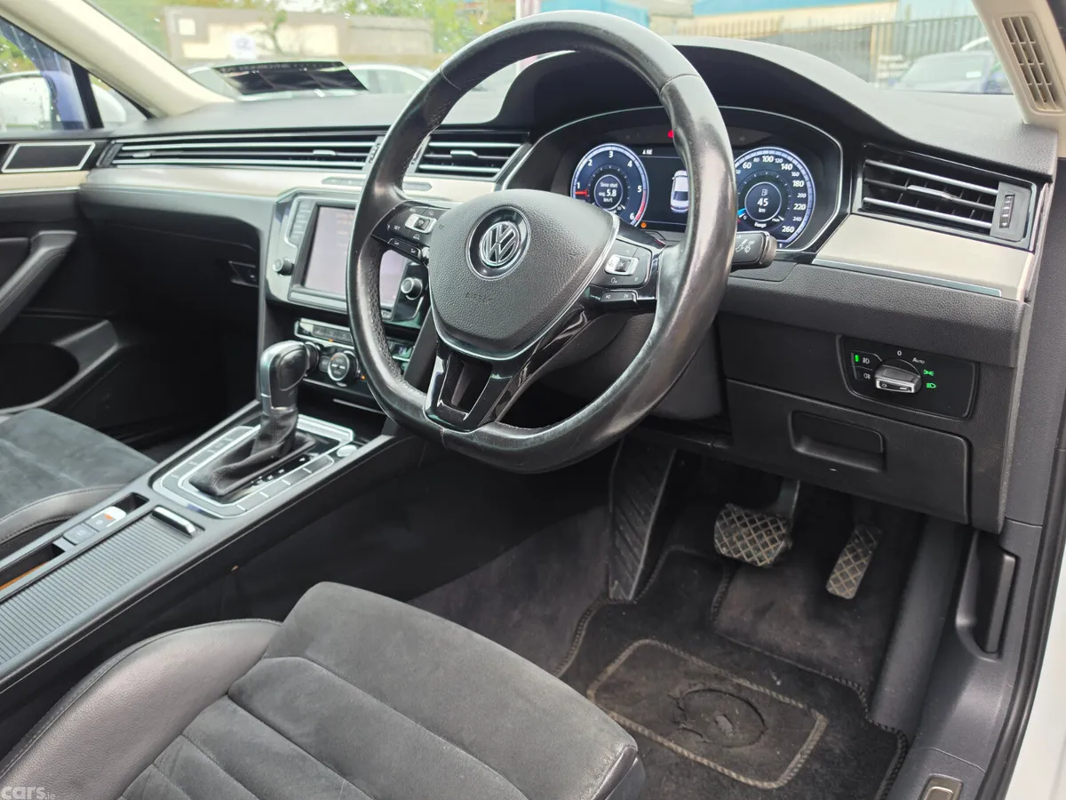 Volkswagen Passat Saloon, Diesel, 2016, White