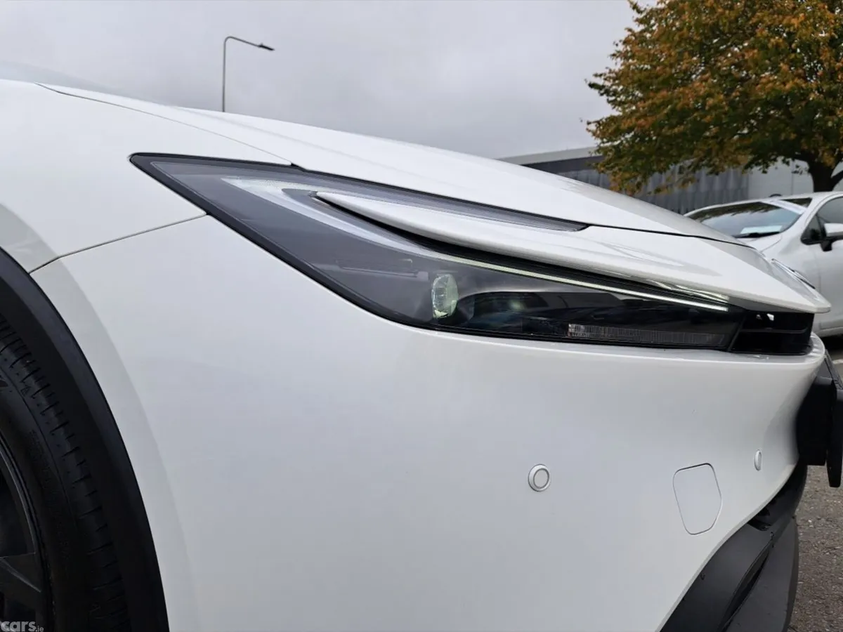 Toyota Prius Hatchback, Petrol Hybrid, 2023, White
