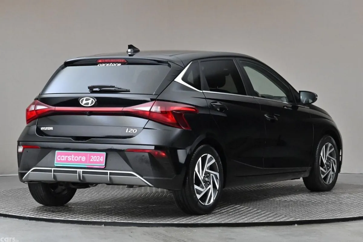 Hyundai i20 Hatchback, Petrol, 2024, Black