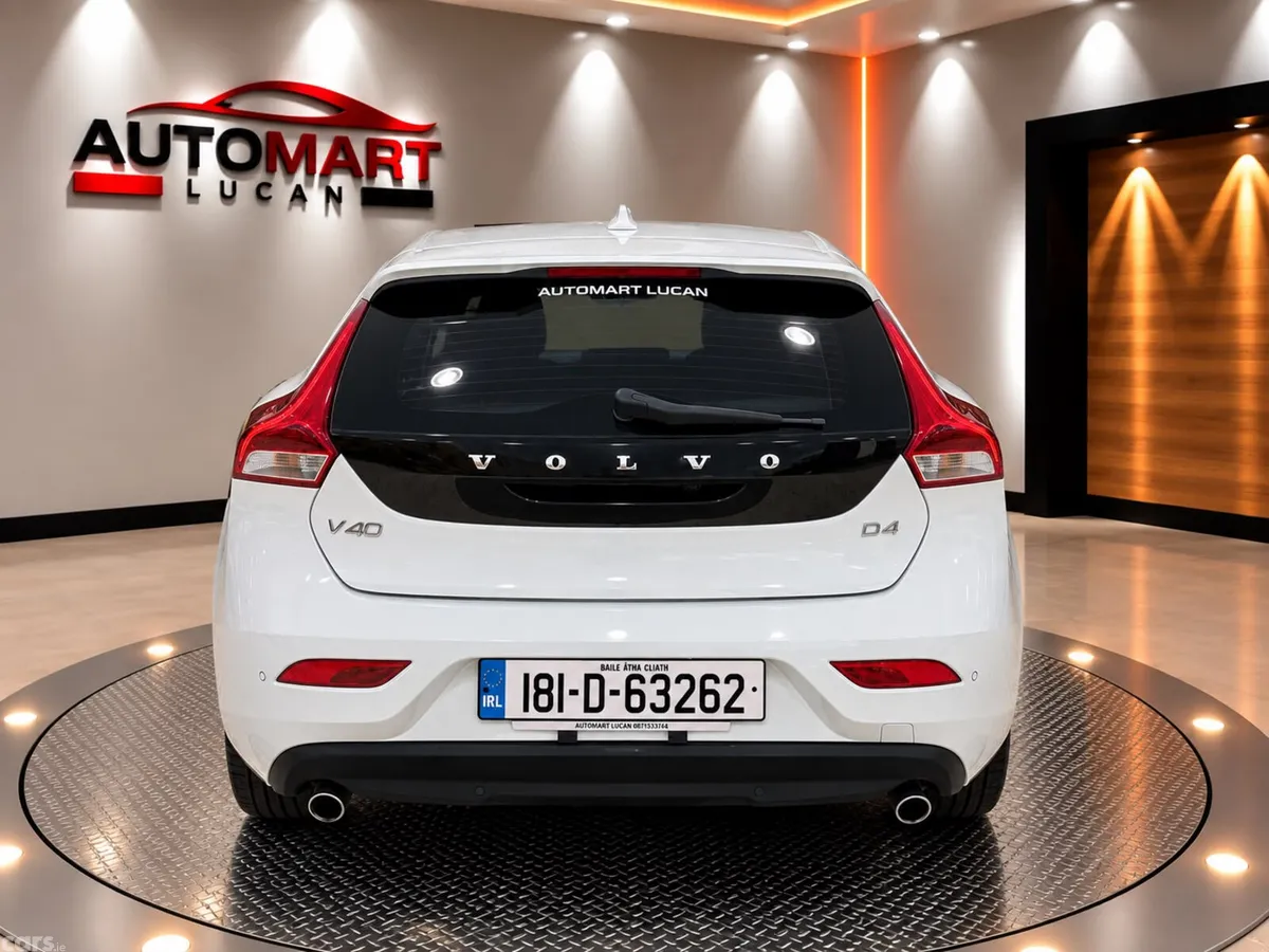 Volvo V40 Hatchback, Diesel, 2018, White
