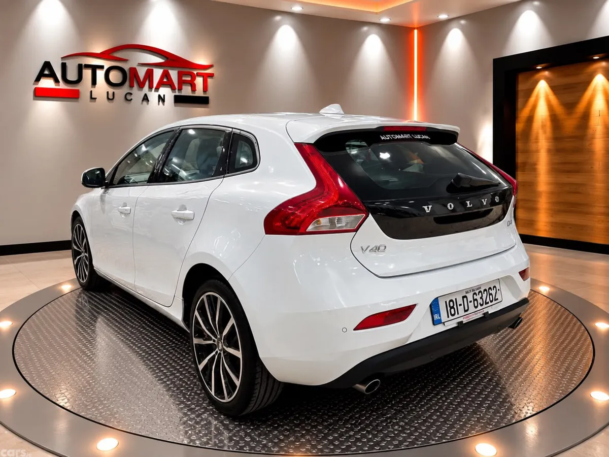 Volvo V40 Hatchback, Diesel, 2018, White
