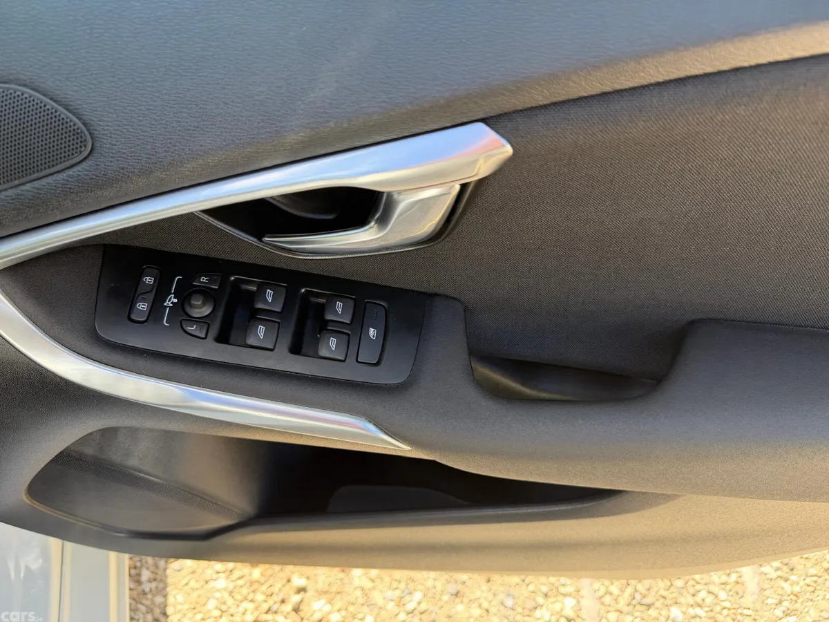 Volvo V40 Hatchback, Diesel, 2018, White