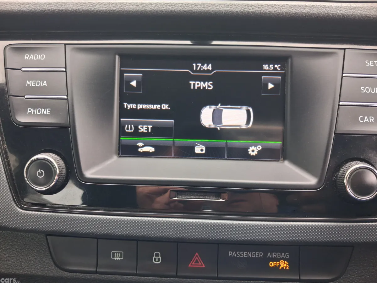 Skoda Fabia Hatchback, Petrol, 2017, White