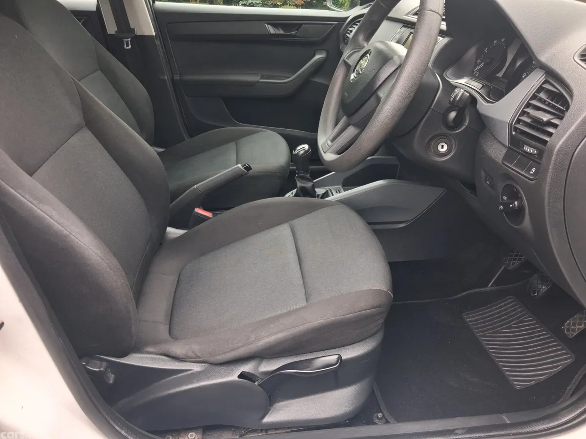 Skoda Fabia Hatchback, Petrol, 2017, White