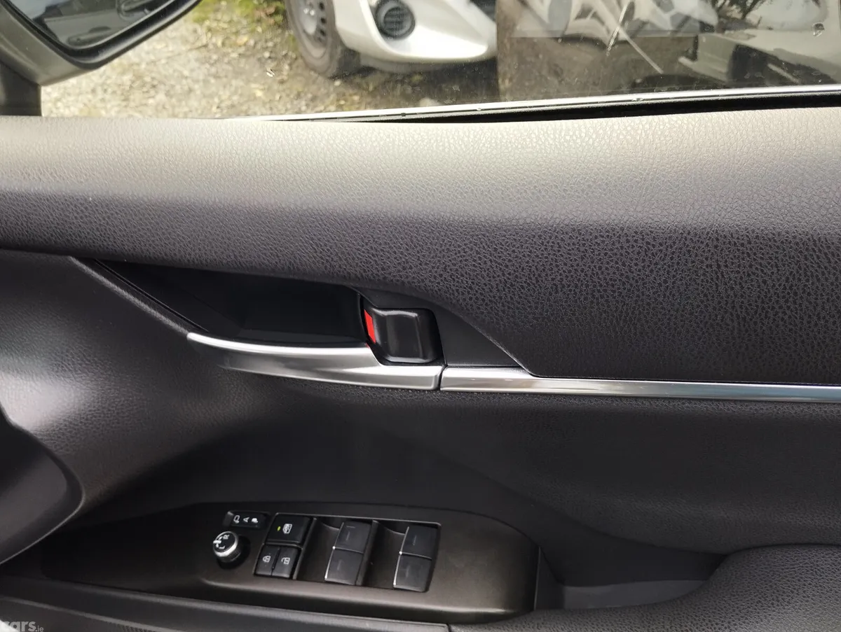 Toyota Camry Hatchback, Petrol Hybrid, 2023, White