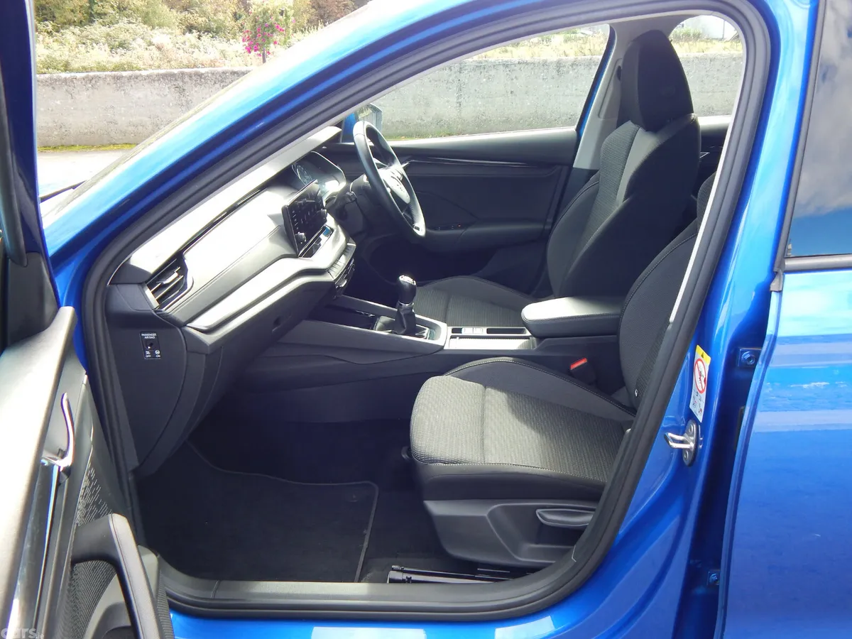 Skoda Octavia Saloon, Diesel, 2022, Blue