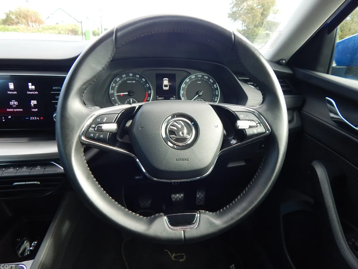 Skoda Octavia Saloon, Diesel, 2022, Blue